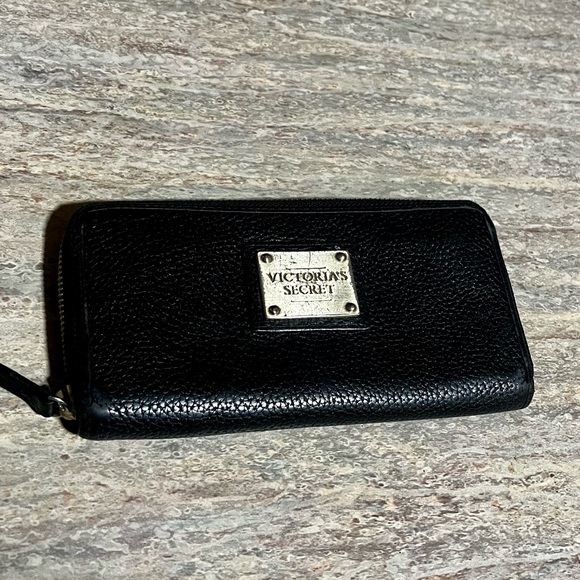 Victoria’s Secret black pebble grain leather with cheetah print inside - Picture 1 of 16